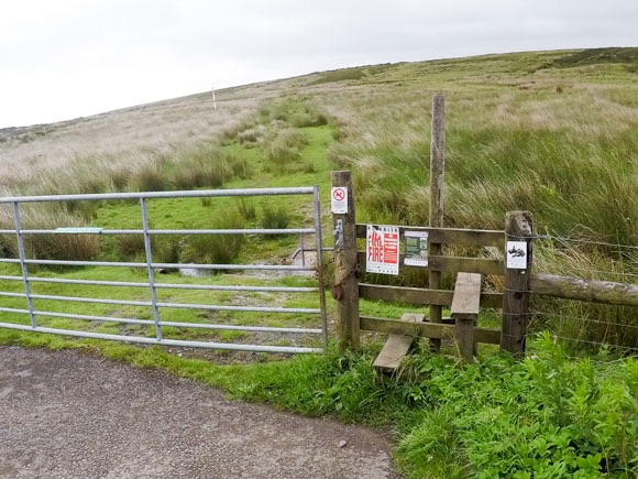 Stile after A57 leading to Stanage Edge